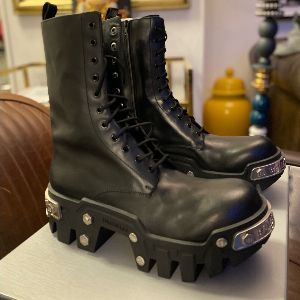 BALENCIAGA BULLDOZER LACE-UP BOOT IN BLACK - Picture 3 of 13